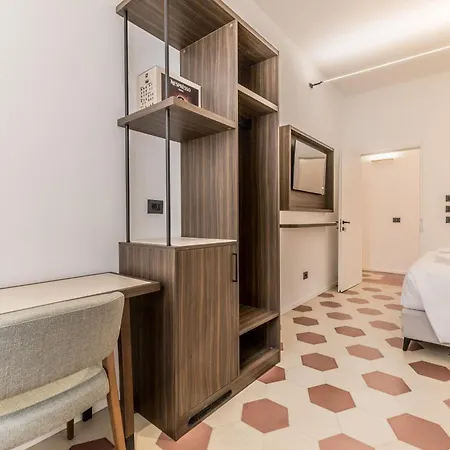 Domina Livia Vaticano - E