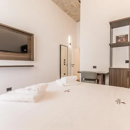 Domina Livia Vaticano - E 4*