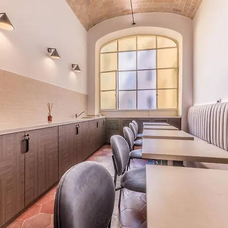 Domina Livia Vaticano - E Πανσιόν